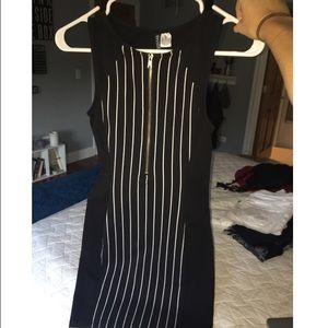 DIVIDED front zip dress