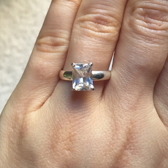 Cubic zirconia ring