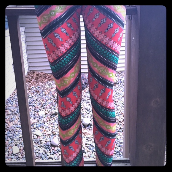 NWT Bohemian, Patterned stretchy leggings
