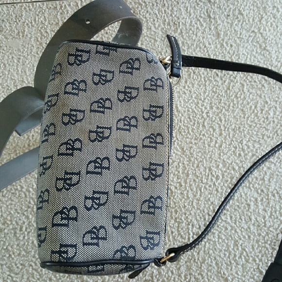 Dooney and bourke purse