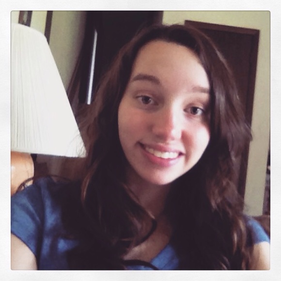 Meet your Posher, Caitlin
