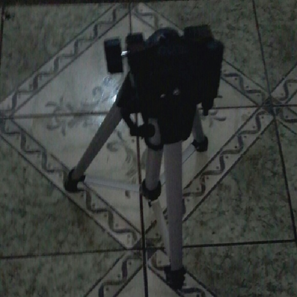 Nwt amazon basics tripod