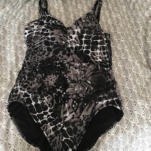 🎉Sale🎉 1 piece bathing suit.