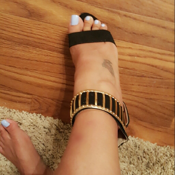 Black heels w gold ankle sz 7