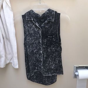 Nollie sleeveless top