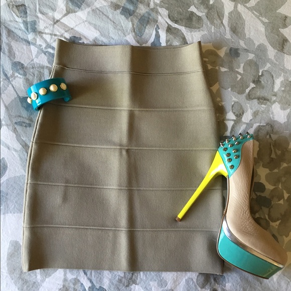 BCBG Simone Textured Power Skirt, tan, NWOT.