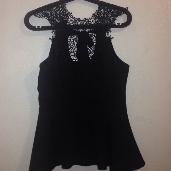 A top with ruffled edges