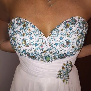 BEAUTIFUL WHITE PROM DRESS