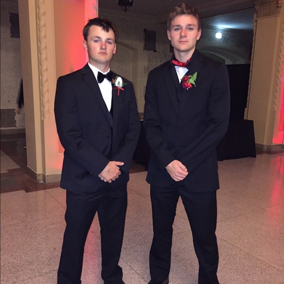 Meet your Poshers, Erika and Logan - Picture 3 of 3