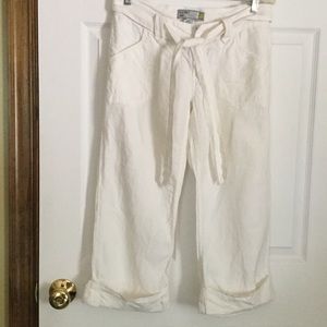 Old Navy White cuffed Capri