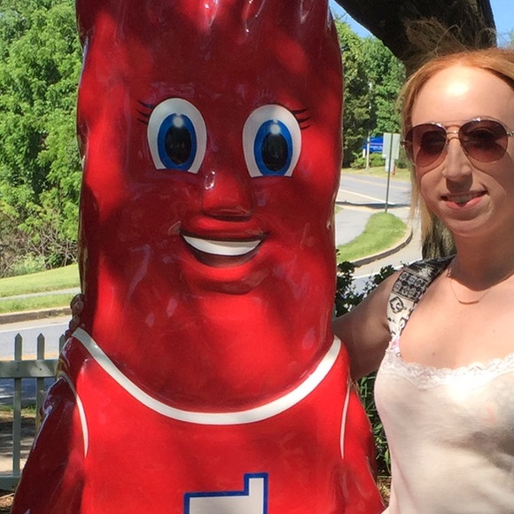 Meet your Posher, Courtney
