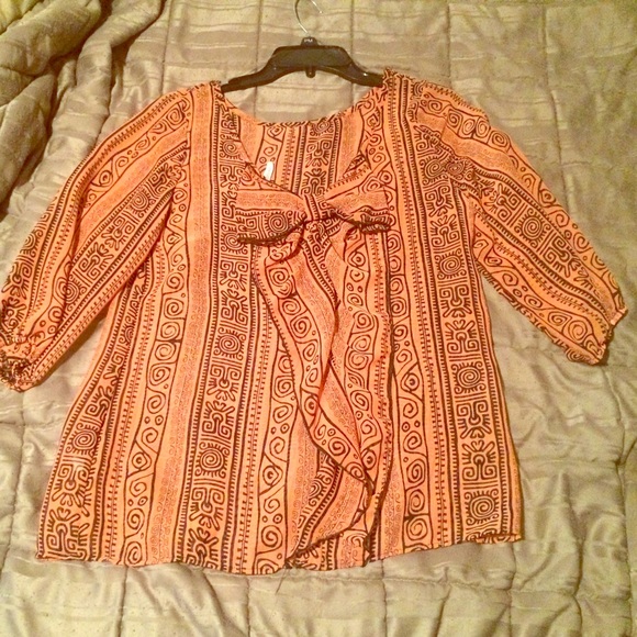 Boutique 3/4 sleeve with bow