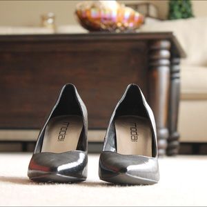 Moda Black Textured Heels