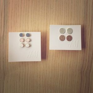 Circle stud earrings