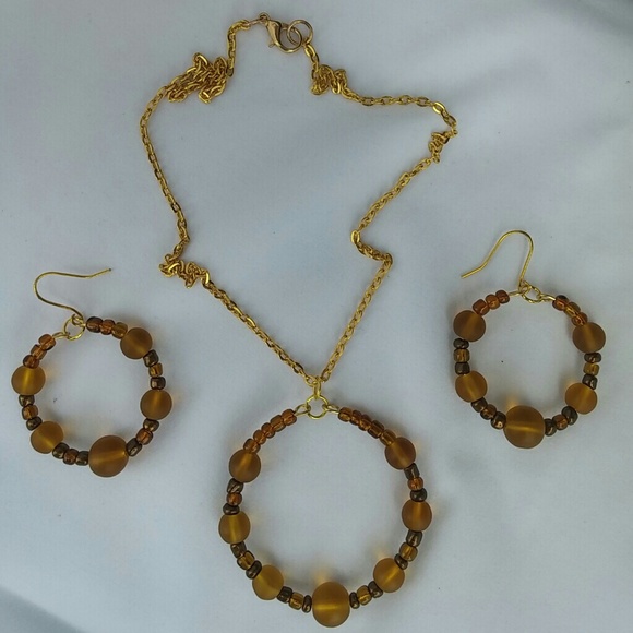 Necklace and earring set