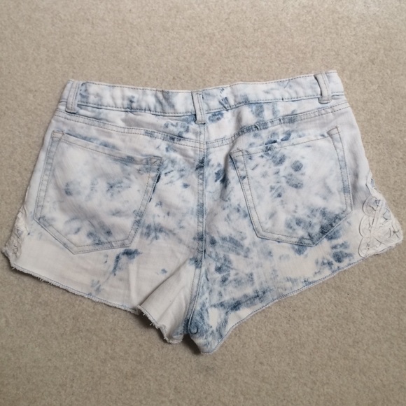 Acid wash high waisted shorts - Picture 2 of 2