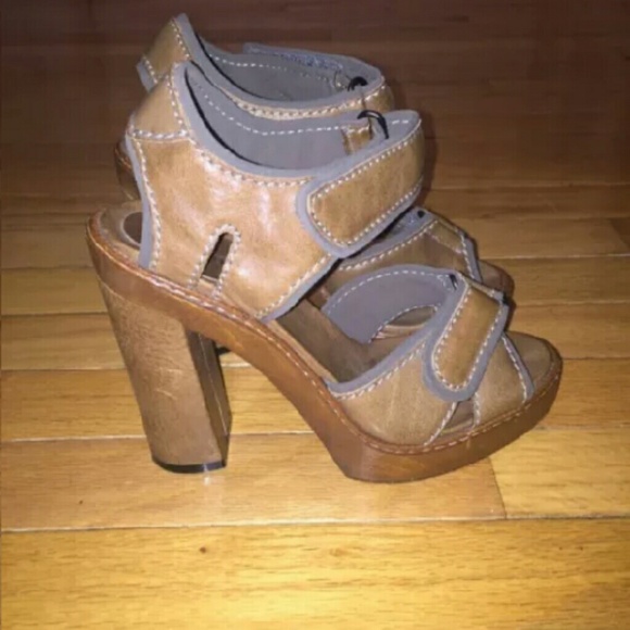 Chlo? Velcro Strap Platform Heel