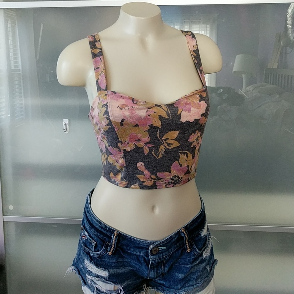 Crop top - Picture 2 of 5
