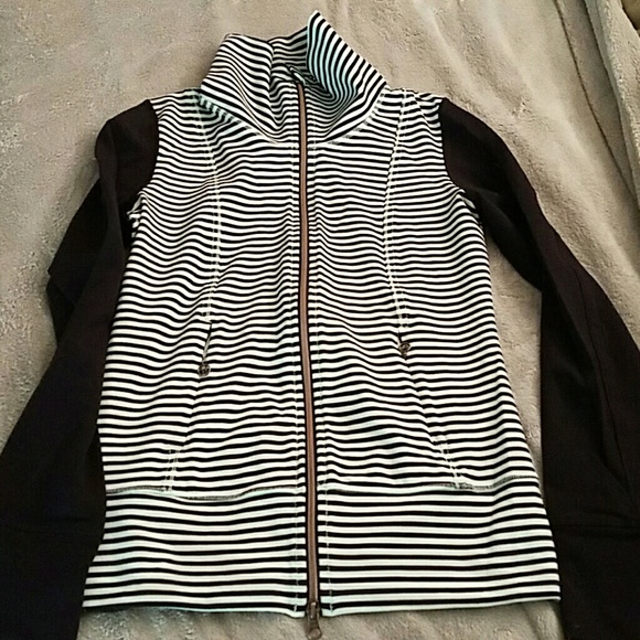 Lululemon daily yoga jacket sz 6 mint green stripe