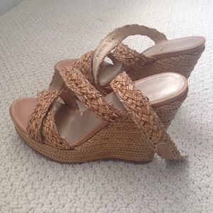 Stuart Weitzman Hoopla Wedge Size 7