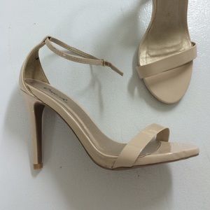 4 inch Nude Strappy heels, Size 6