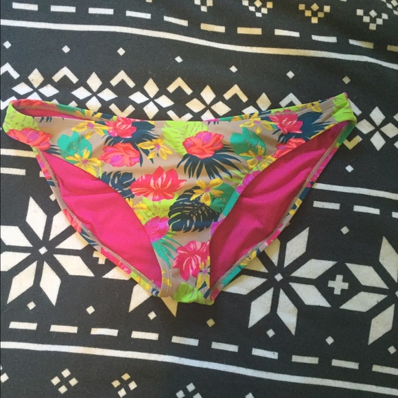 Bikini bottoms size XL.