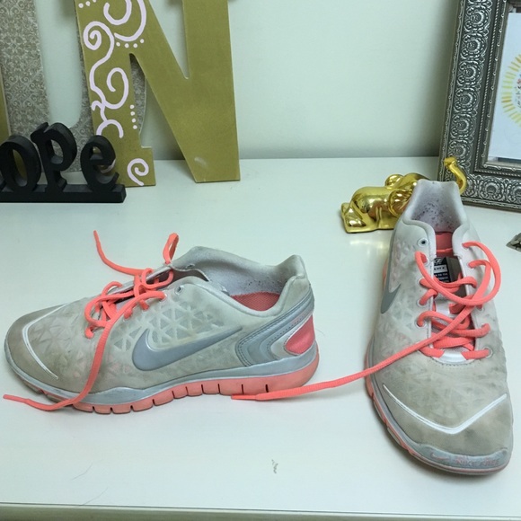Nike running shoes - Picture 1 of 3