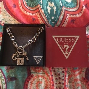 Guess short necklace