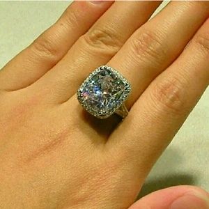 5 Ctw simulated diamond wedding engagement ring