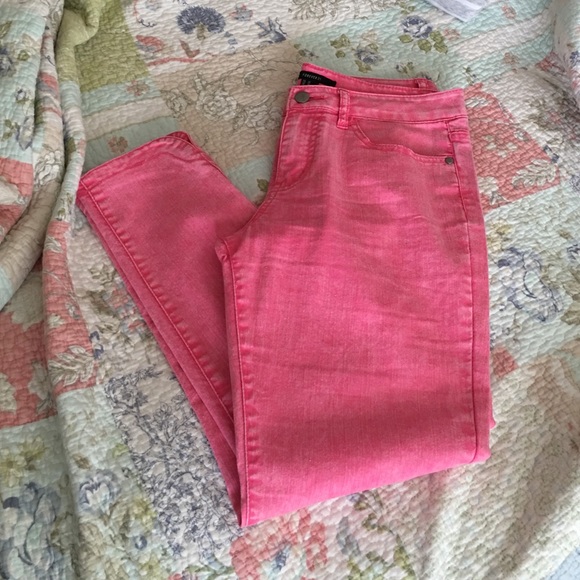 Forever 21 Denim - Forever 21 cropped pink acid wash jeans