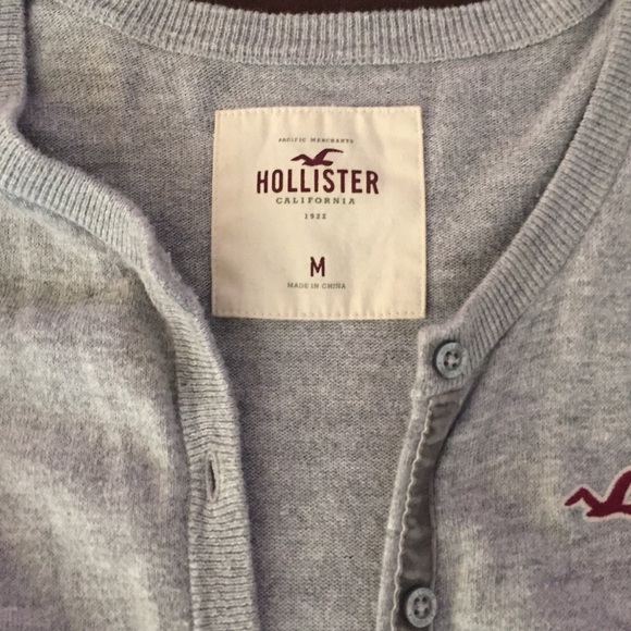 Hollister cardigan size medium - Picture 2 of 2