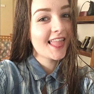 Meet your Posher, Olivia