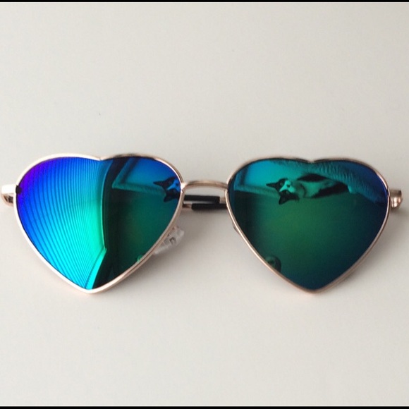 LAST PAIR 💙 Mirrored Heart Sunglasses Turquoise - Picture 2 of 3