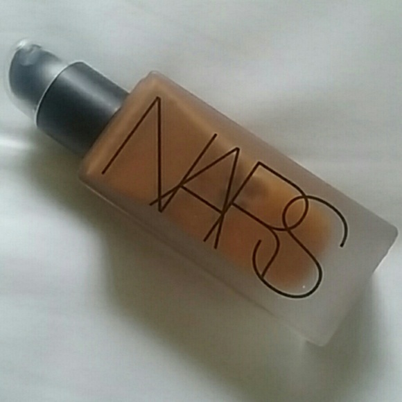 NARS All Day Luminous Foundation in Bernares