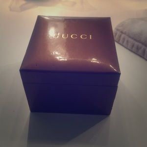Black leather Gucci watch