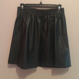 🌸Black leather skater skirt!