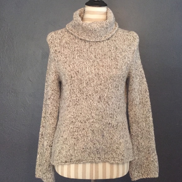Old Navy TurtleNeck / Cow neck Beige Sweater