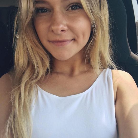 Meet your Posher, Julia - Picture 1 of 1