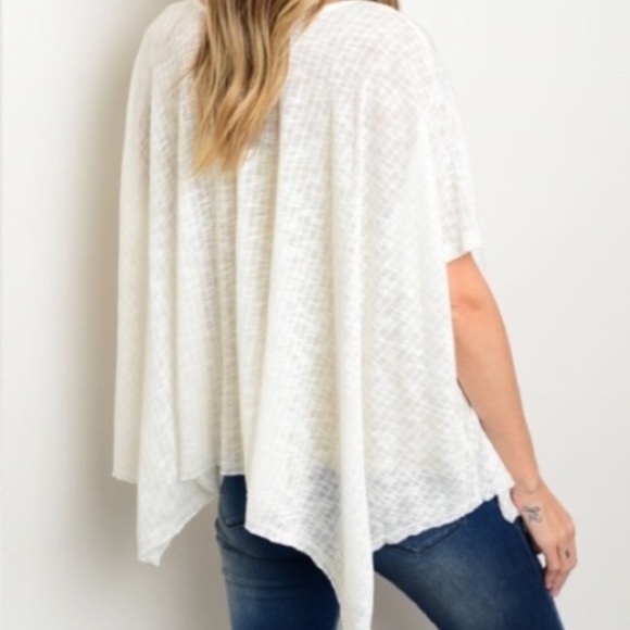 LAST ONE! 😱😱😱Trendy Flowy Top✨ - Picture 3 of 4