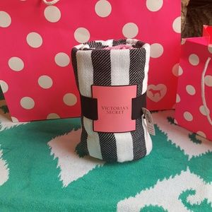 NWT VS beach blanket