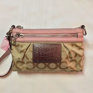 🎀Coach Poppy Wristlet: Blushing Rose & Beige