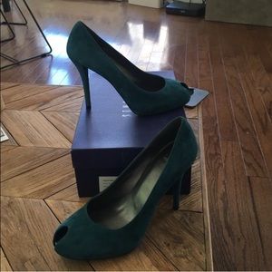Stuart Weitzman teal suede healing