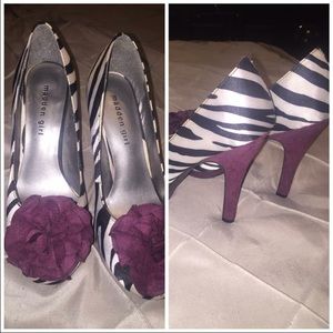 Shoes. Size 8, barely worn (2-3 times)