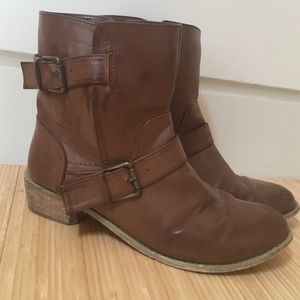 Forever 21 buckle boots
