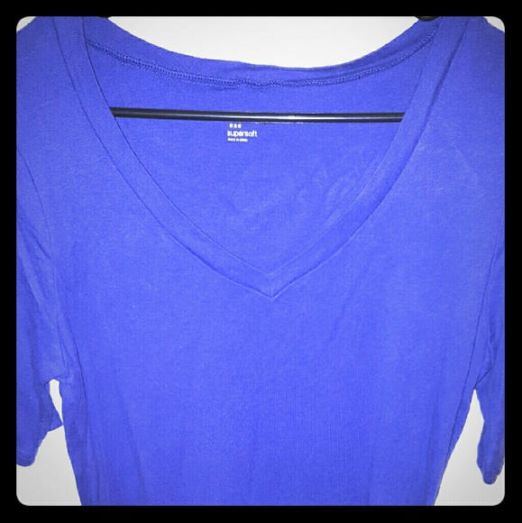 Supersoft v neck Gap shirt