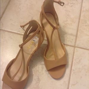 Nine West heels 7.5 gently worn