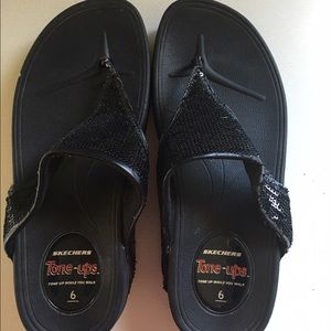 Sketchers sandals!!🌻