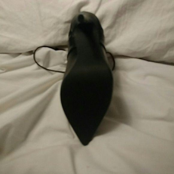 Black leather lace up pump - Picture 3 of 3