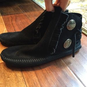 Minnetonka moccasin Boot