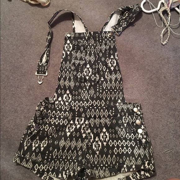 Patterned overall shorts